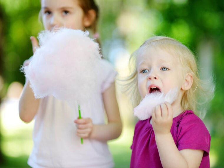 Kleine Schwestern-Zuckerwatte Essen