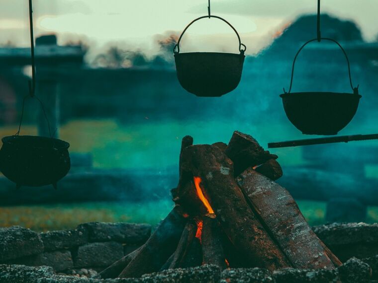 Feuer-Zahn-zu-Legen-Kochen