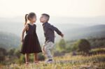 Kinder-Kuss-Küssen-Mundgeruch-Mundhygiene-Atem-Zahnreinigung